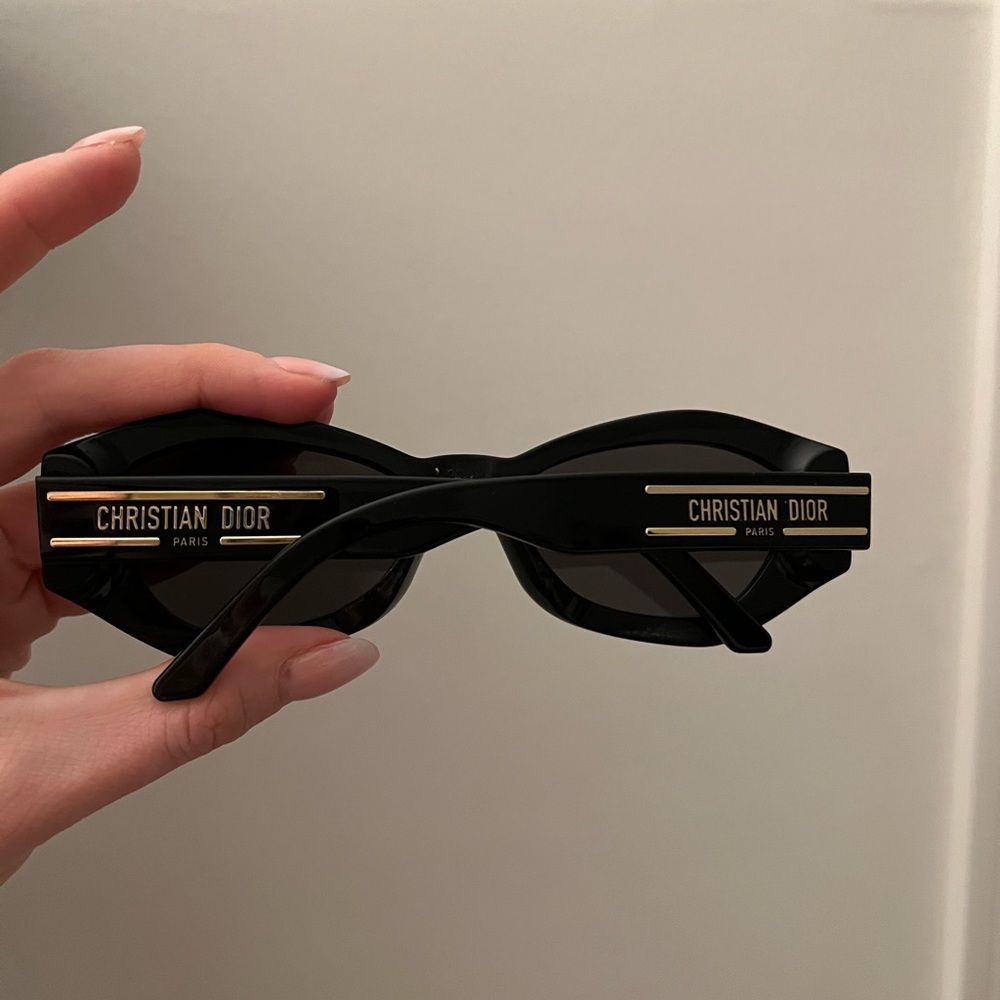 Christian Dior DiorSignature 55mm Butterfly sunglasses - Picture 4 of 5